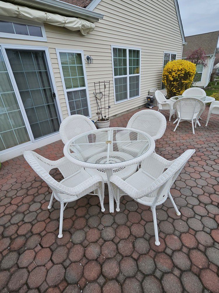 Hampton Bay white wicker rattan outdoor patio furniture dining table chairs armc