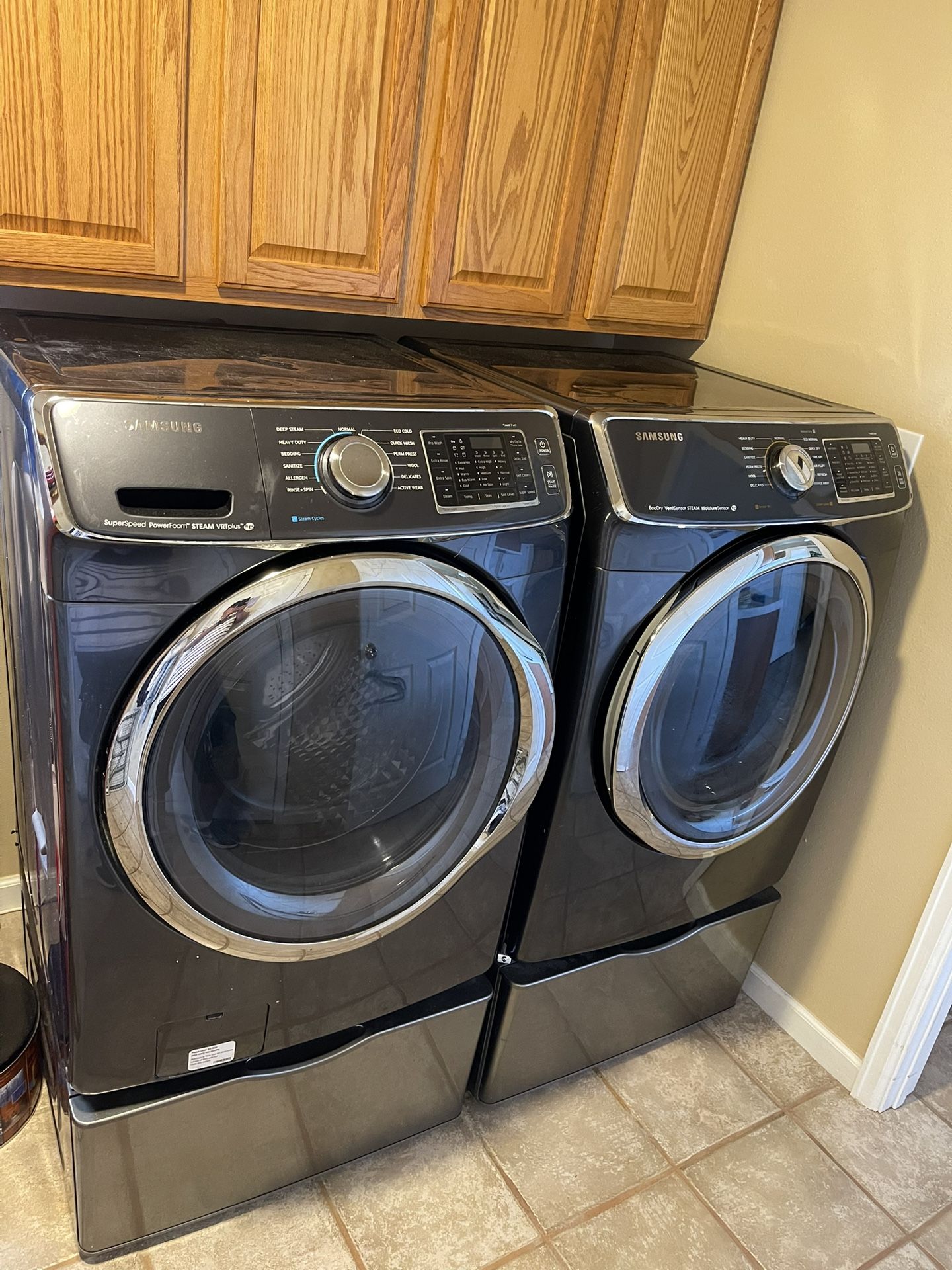 Samsung Washer And Electric Dryer With Drawer Stands