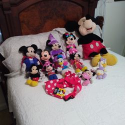 12 Beautiful Disney   Mickey Mouse And Minnie Mouse Donal Duck. Plus 1 Back Pack  Of Minnie 