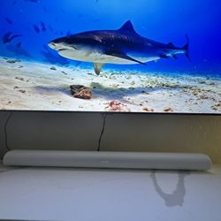 White Sonos Arc smart soundbar for tv, movies, music, gaming and more is in excellent condition