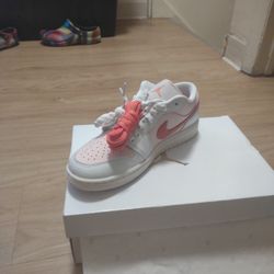 WOMEN'S JORDAN 1 LOW SPECIAL EDITION 