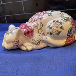 Beautiful colorful chinoiserie sleeping cat