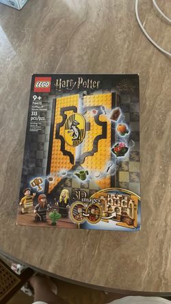 LEGO Hufflepuff house banner