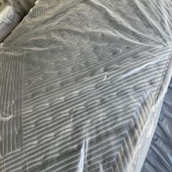 Queen Size Bed Mattress Beautyrest Black Series 1 Extra Firm Cooling Memory Foam Hybrid Purple Restore Plus Aireloom Kluft Tempurpedic Saatva Avocado