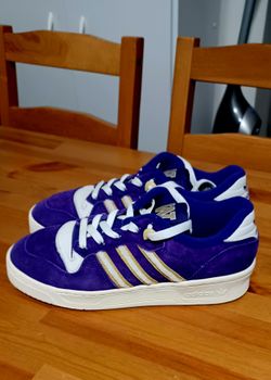 Excellent Condition! Adidas Rivalry low Washington Huskies Men's 7.5