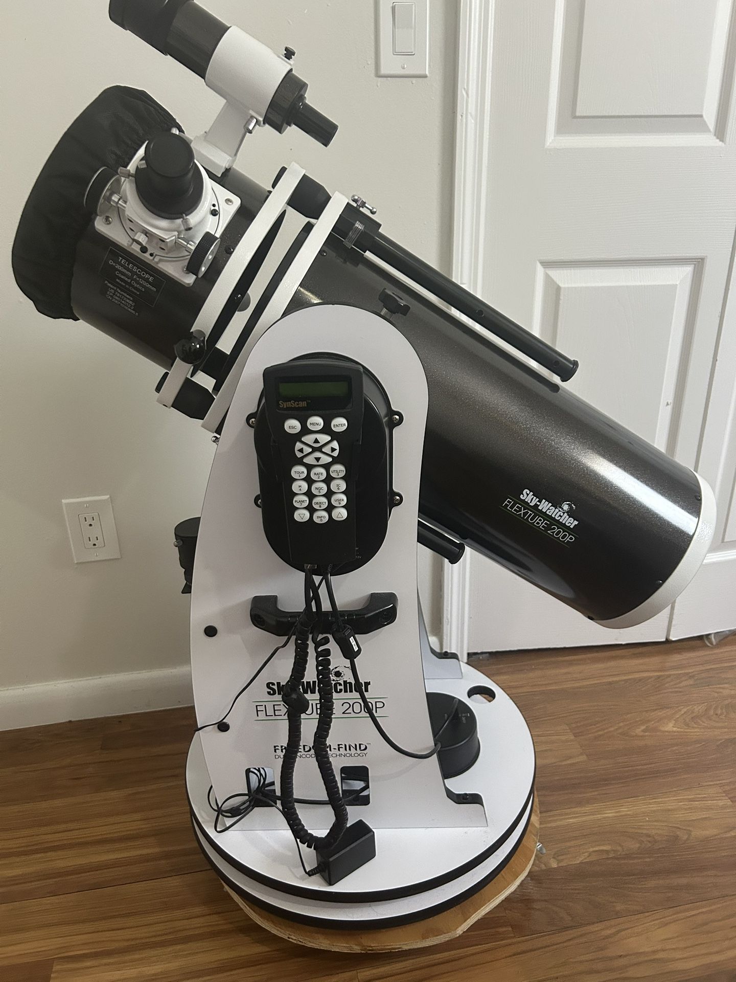 Brand New Skywatcher 8” Synscan Dobsonian Telescope and Computerized