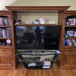 Entertainment Center (TV Not Includes) Only The Wood Shelves 