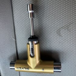 Hand Tool For Screws And Sockets