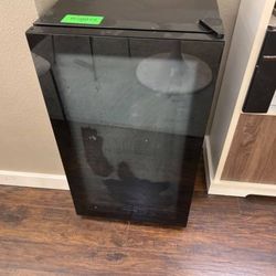 Frigidaire FFWC34L2SB 34-Bottle Black Wine Chiller -