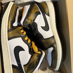 Jordan 1 Mid SE 