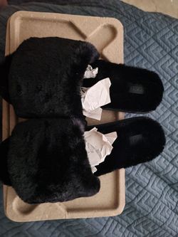 SKIMS Black Fluffy Slippers size 40 or Women's 8.5 to 9