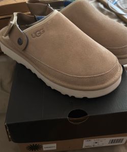 Women’s UGG slipper