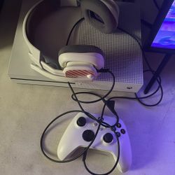 Xbox One S With Astro a10 headset