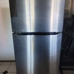 Lg Refrigerator  Brand New 