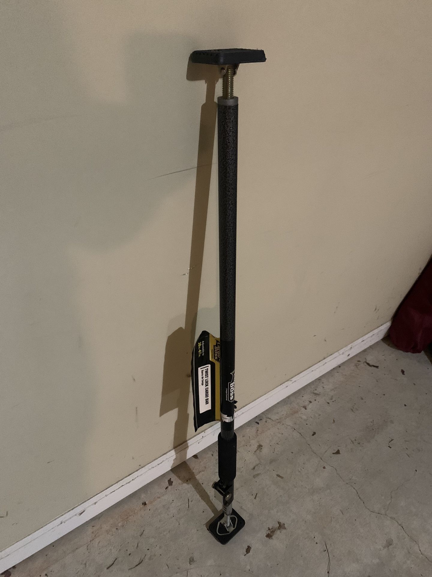 twist lock cargo bar