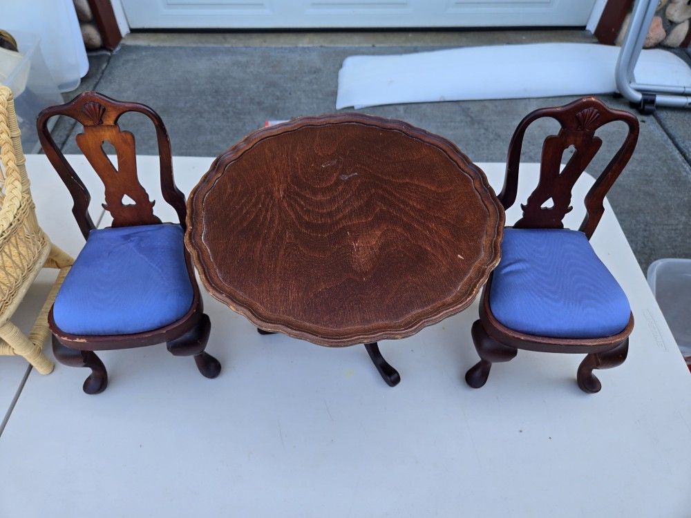 American Girl retired Table and chairs set, Felicity