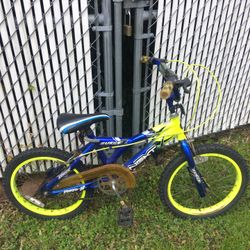 18” Bike (1 tire needs inter tube)- flat