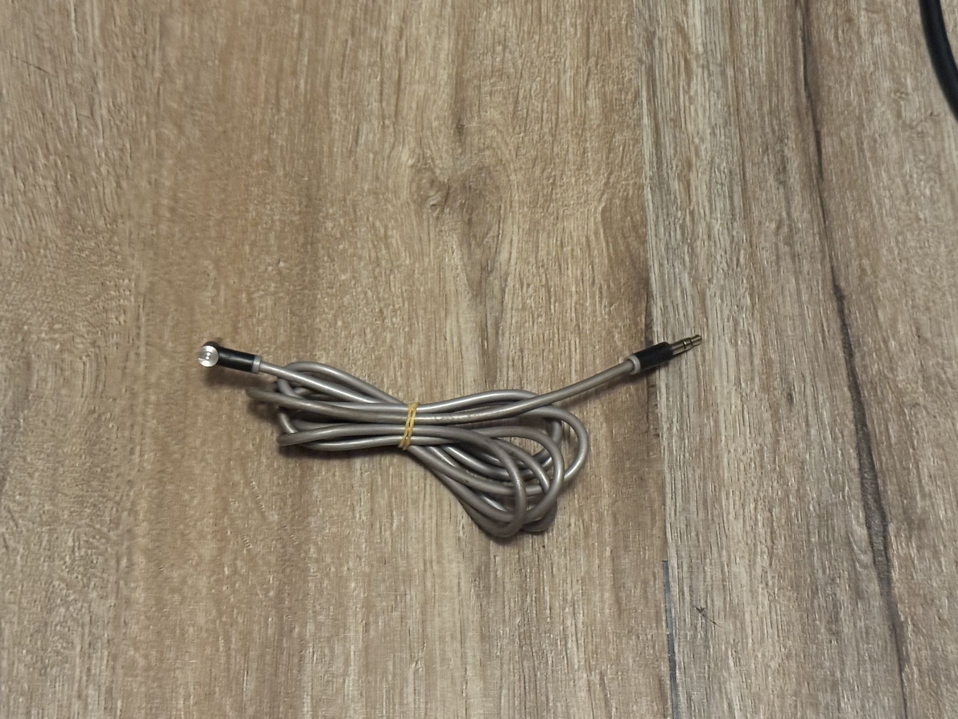Beats Audio Cable - 3.5mm audio cable (contact info removed)4-00-A for Beats headphones