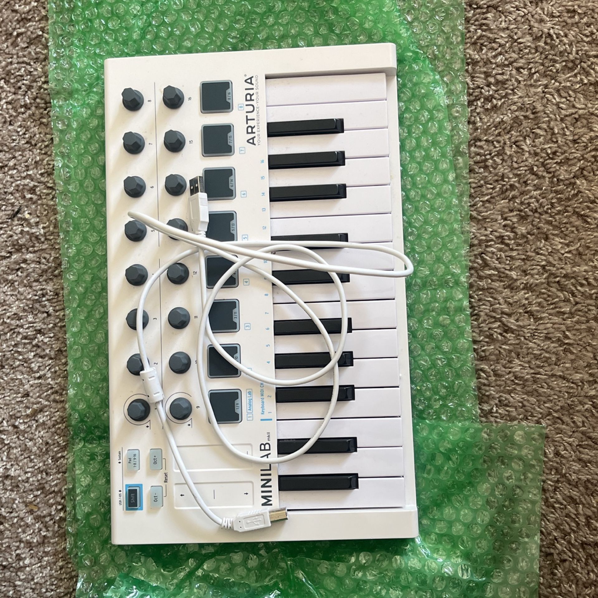 Arturia MINILAB mkii- MIDI keyboard