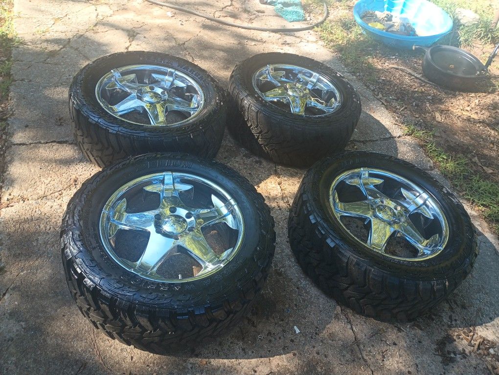 20" Pro Comp Allows W/ Delium Terra Warrior 20x33-12.5