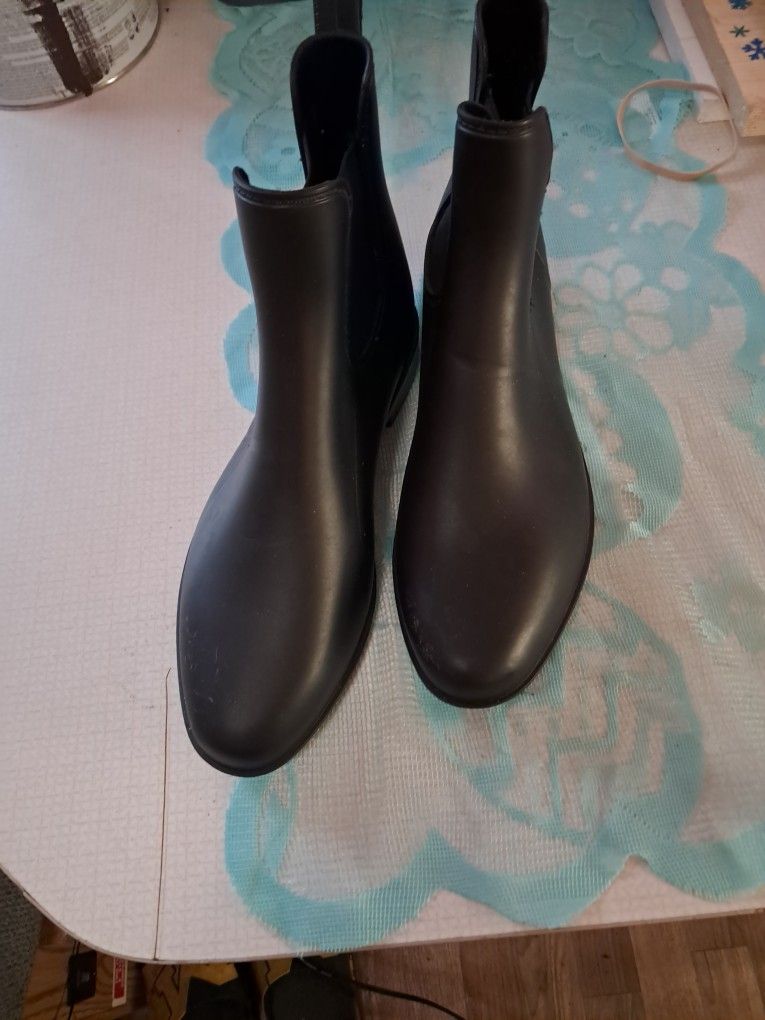Black Boots
