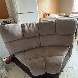Free Corner Chair / Sectional Piece – Super Comfy (Needs Cleaning)