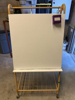 Mobile Teaching Easel And Storage 