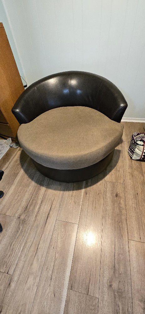 Ashley Furniture Round Swivel Seat