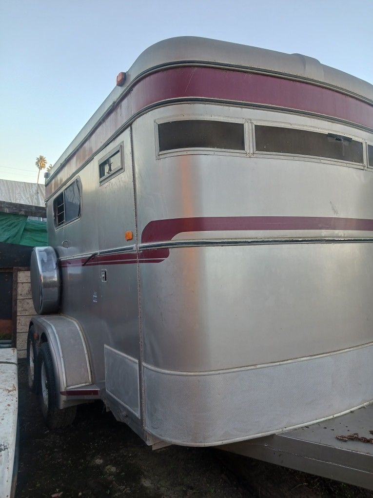 Two Horse Trailer Very Good Condition