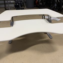 VARIDESK Adjustable Standing Desk Converter – Excellent Condition! 💵 $200 or Best Offer (Paid over $400 new)