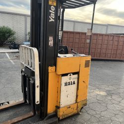Yale Forklift 3stage sideshift + 3 phase charger