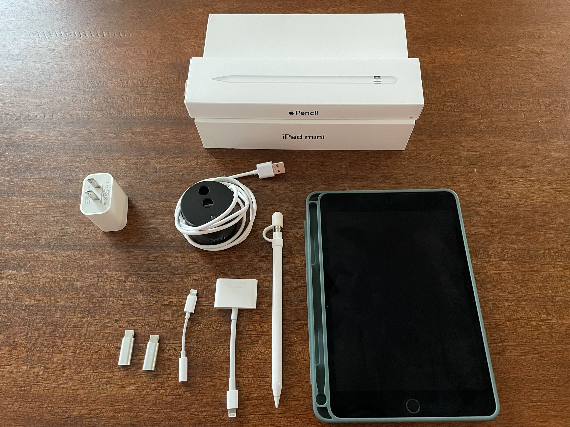 iPad Mini 5 (WiFi, 256 GB, Space Gray), Apple Pencil, SanDisk 64 GB USB-A/Lightning Drive - Excellent Condition