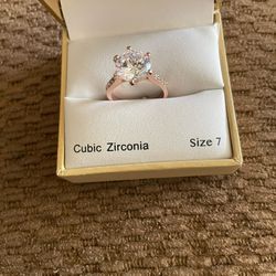 Rose Gold Ring With Cubic Zirconia Stones Size 7