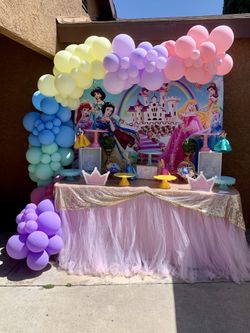 Princess balloons and table setup