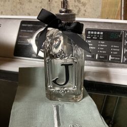 J Soap Dispenser And Hand Towel (new)