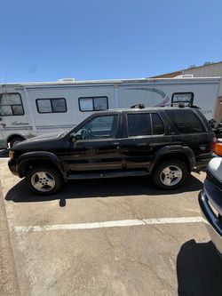 2001 Infiniti QX4 4WD – $2,500 OBO