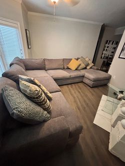 Beautiful sectional couch,,,,practically new