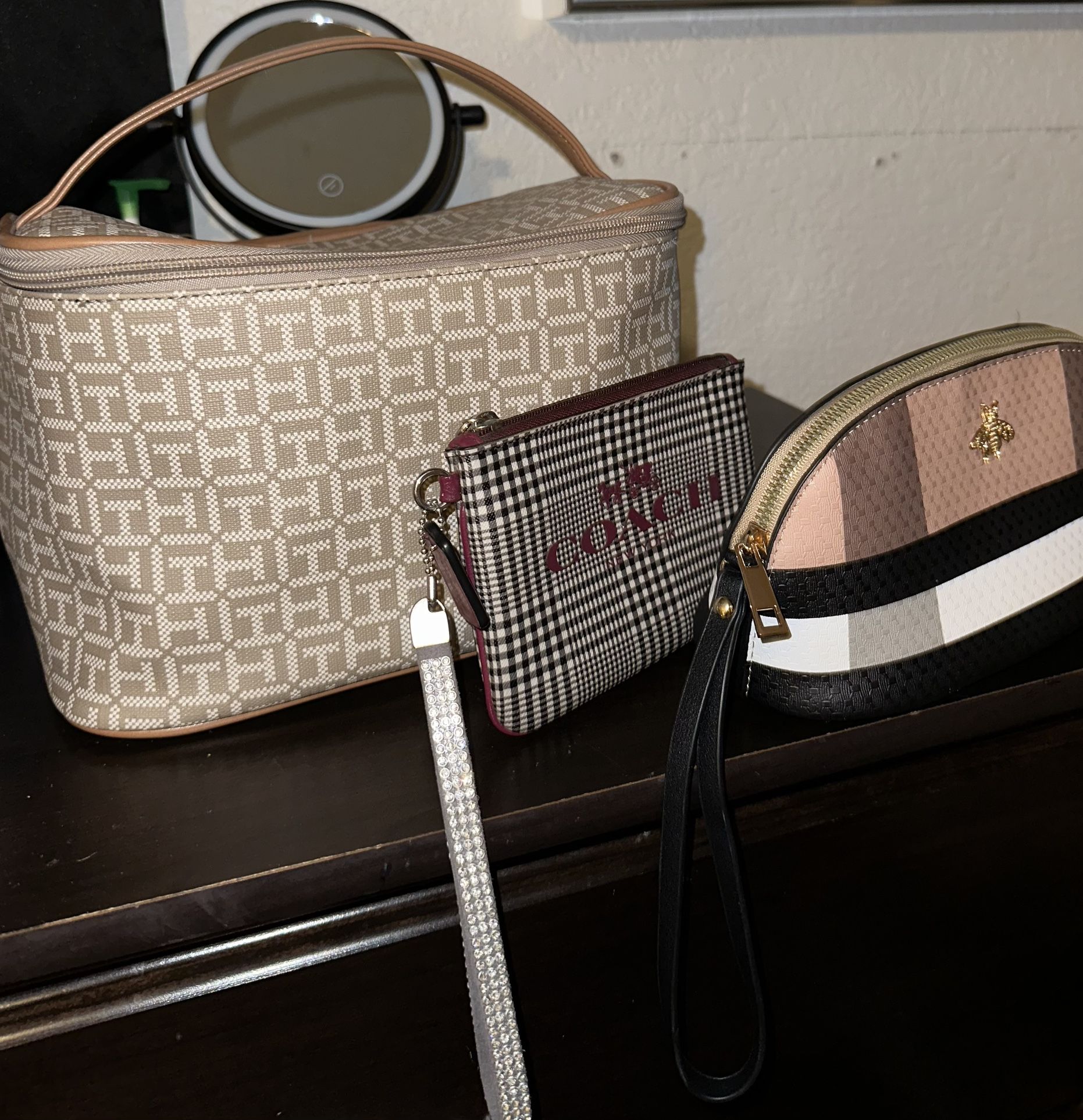 Women Vintage & New Wallets 