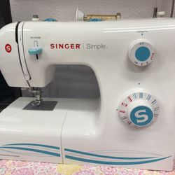 Singer Sewing Machine 