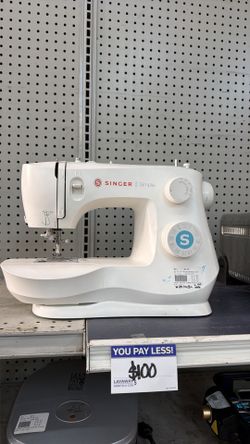 Singer sewing machine with foot pedel