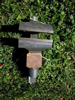 Heavy Duty Cast Iron Bench Vise