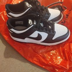 Boy's Panda Dunks Size 5 