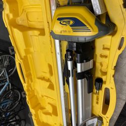 Spectra LL100N Laser Level Kit w/ HR320 Receiver, Clamp, Stand & Case