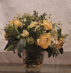 ❗️DEAL❗️Artificial Flower Arrangement With Yellow Roses, Eucalyptus, & Mixed Greenery in Glass Vase