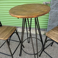 Metal/wood Cocktail table And Chairs used 1 Year