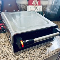 George Foreman Grilling Machine Family Size 4-6 servings with Manual GRV6090B