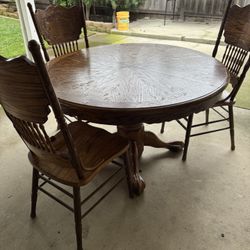 Rounded Table 3 Chairs 