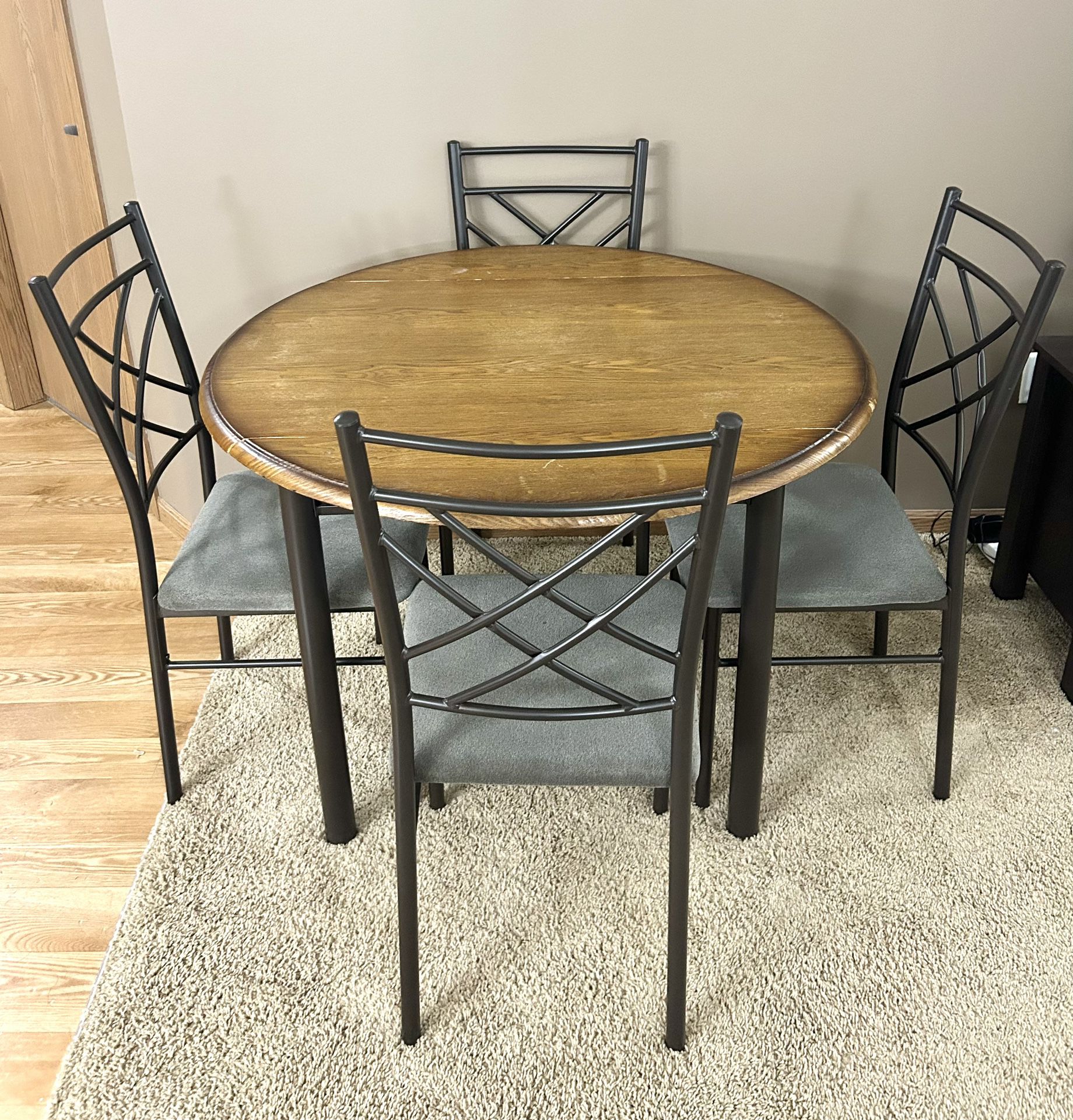 40” Double Drop-Leaf Round Table Set For 4