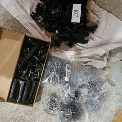 Electric Fence Insulators And Clips