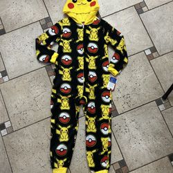 NWT Pokemon Pikachu Kids Blanket sleeper size 6/7